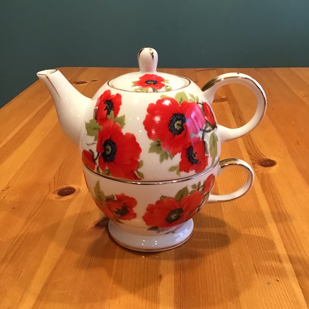 PEPPERTREE TABLETOPS TEA FOR ONE RED POPPY PORCELAIN TEAPOT & CUP
